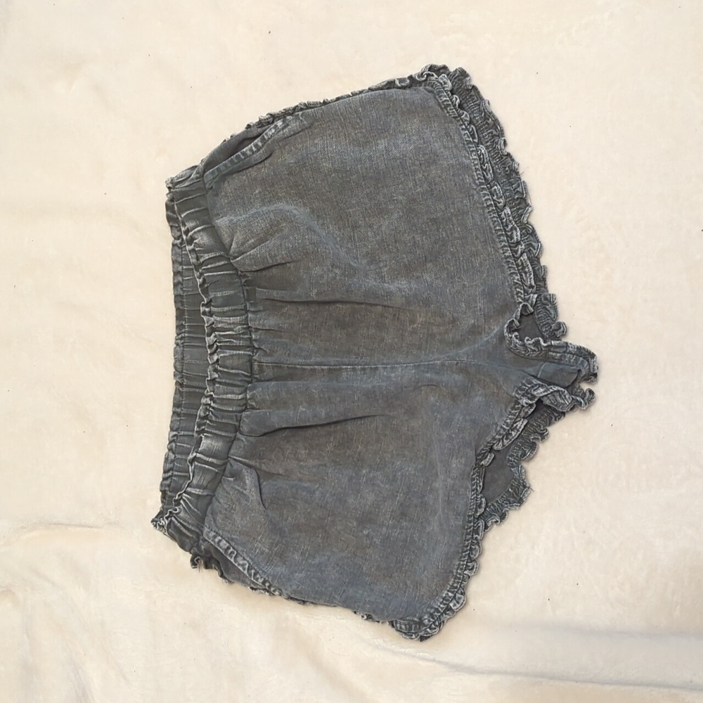 Mustard Seed woman's Gray shorts size small